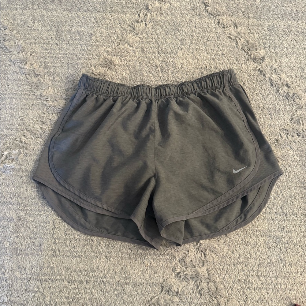 NIKE dri-fit gray shorts - size L